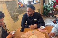 CjYKMlNuYXBjaGF0LzEzLjg1LjAuNTMgKGlQaG9uZTE4LDM7IGlPUyAyNi4zLjE7IGd6aXApIAI=